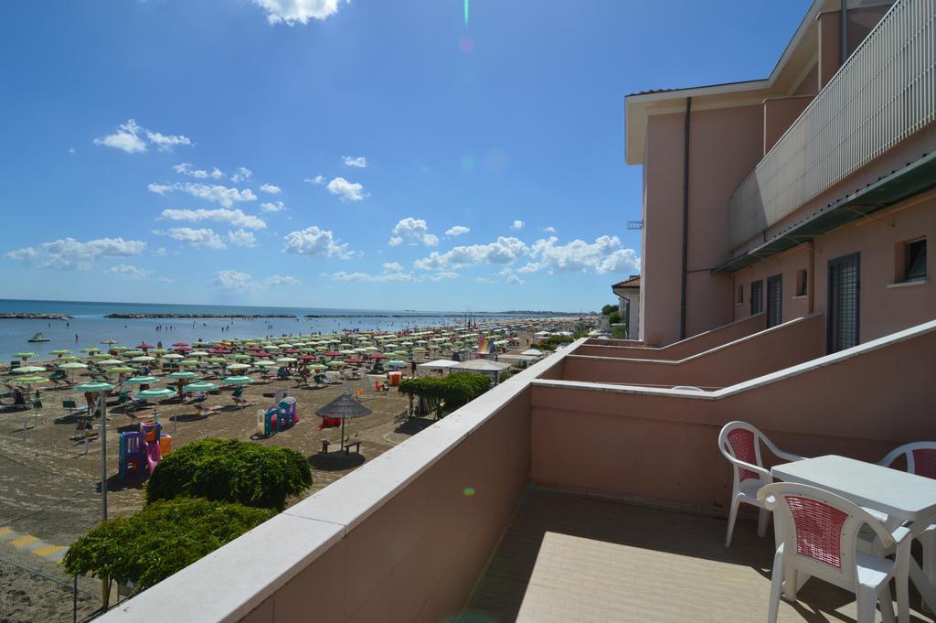 Hotel Vistamare Viserba Римини Экстерьер фото