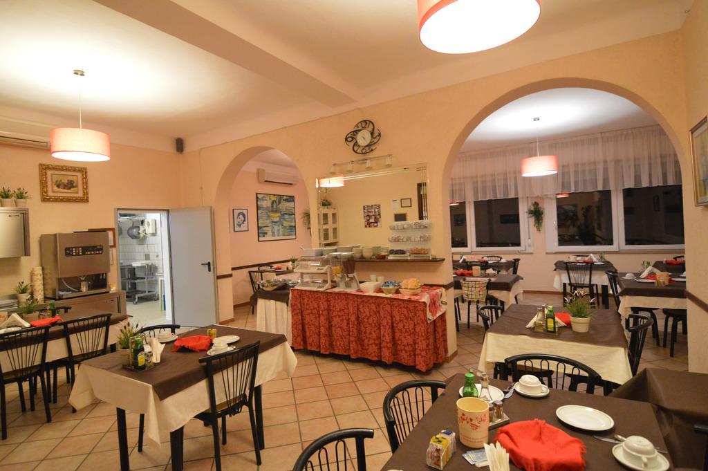 Hotel Vistamare Viserba Римини Экстерьер фото