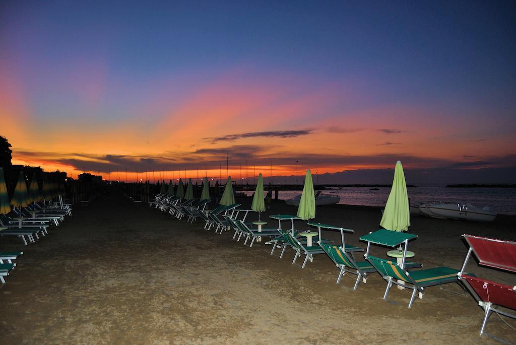 Hotel Vistamare Viserba Римини Экстерьер фото