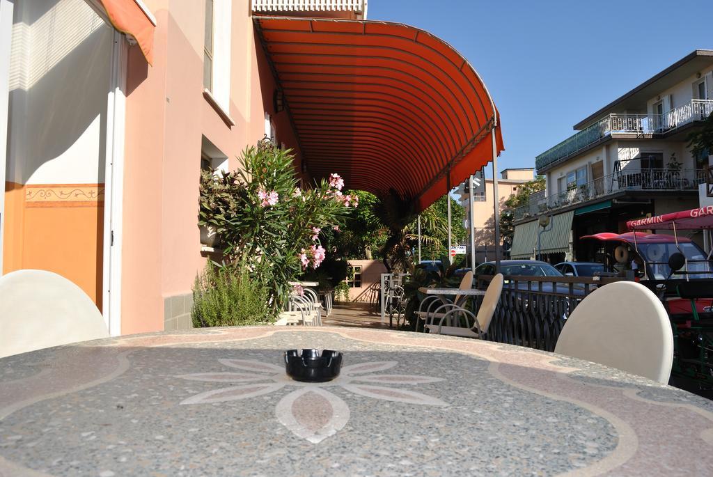 Hotel Vistamare Viserba Римини Экстерьер фото